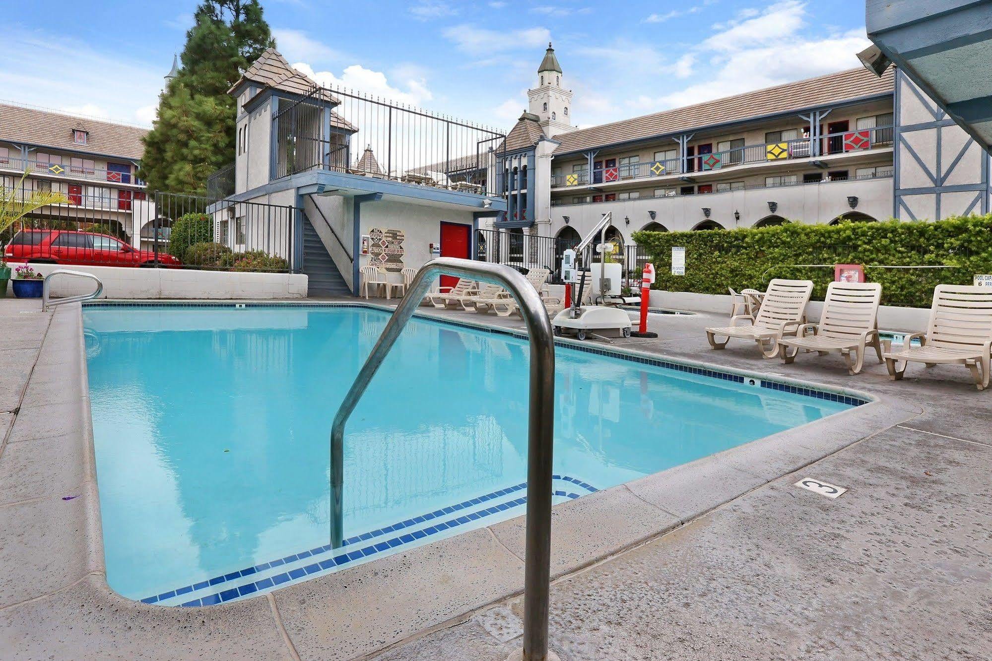 Castle Inn And Suites Anaheim Kültér fotó